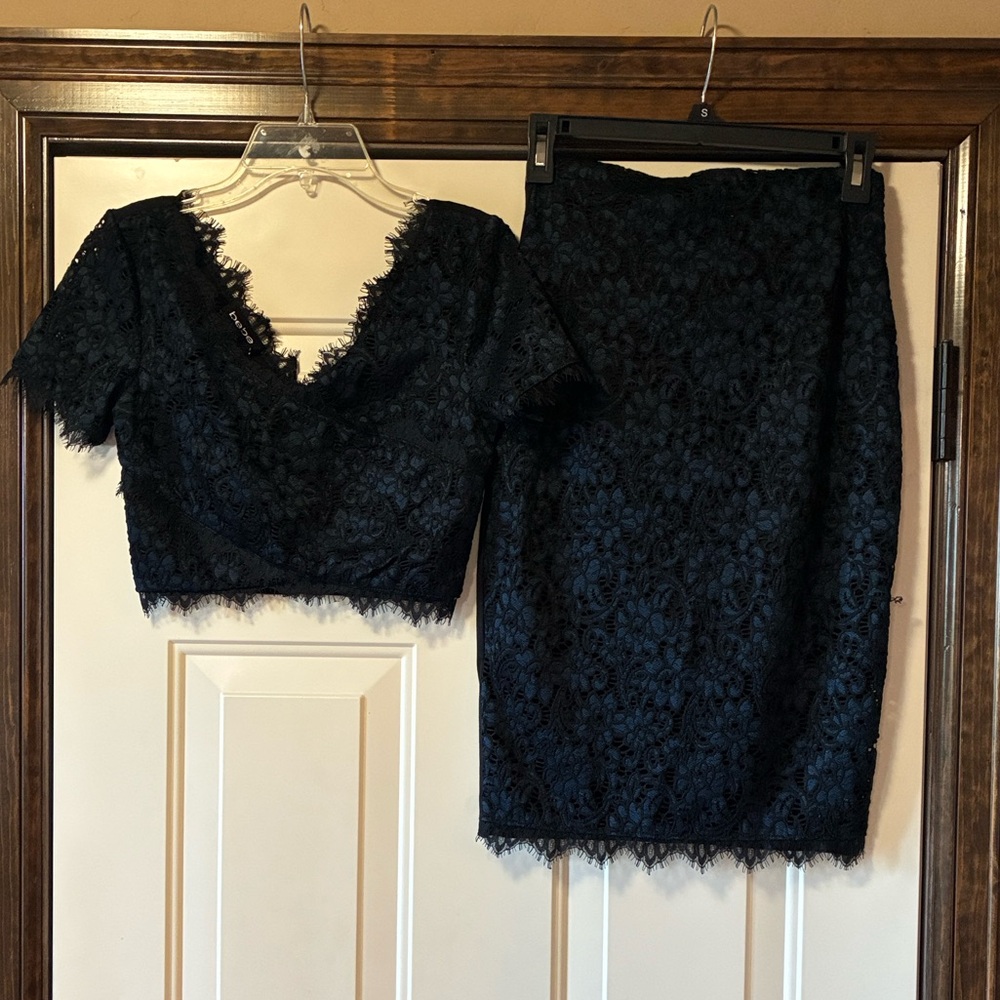 Bebe XS Navy and Black Stretch Eyelash Lace Form Fitting Top and Skirt (ABBA)